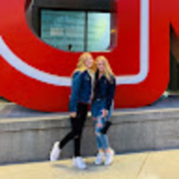 Meet your Posher, Elle - Picture 1 of 1